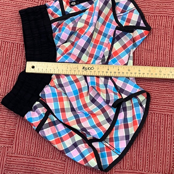 Lululemon size 6 women’s running shorts 4” inseam plaid - Picture 10 of 12